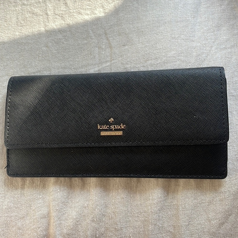 Kate spade wallet - brand new.